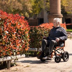 Aluguel de cadeira de rodas elétrica dobrável