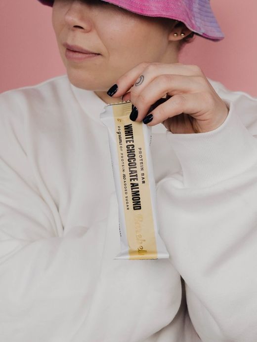 Barre protéinée Barebells au chocolat blanc et aux amandes 55 g