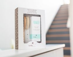 Carelia Pack Happy Eau de Cologne Petits 100 ml + Cepillo Niñ@s de madera y cerdas naturales