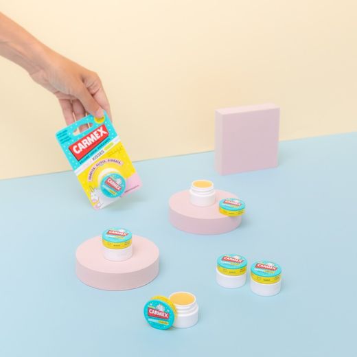 Mr. Wonderful PACK Carmex Moisturizing Lip Balm + Strips 16 units + Metal Box