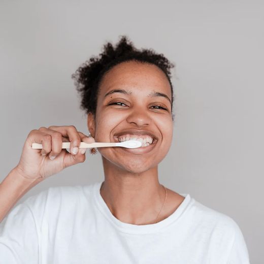 Endro Pasta Dental Blanqueadora Activa con Flúor Con Dosificador 175 g