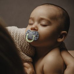 Chupeta anatômica de silicone Suavinex noite 0-6