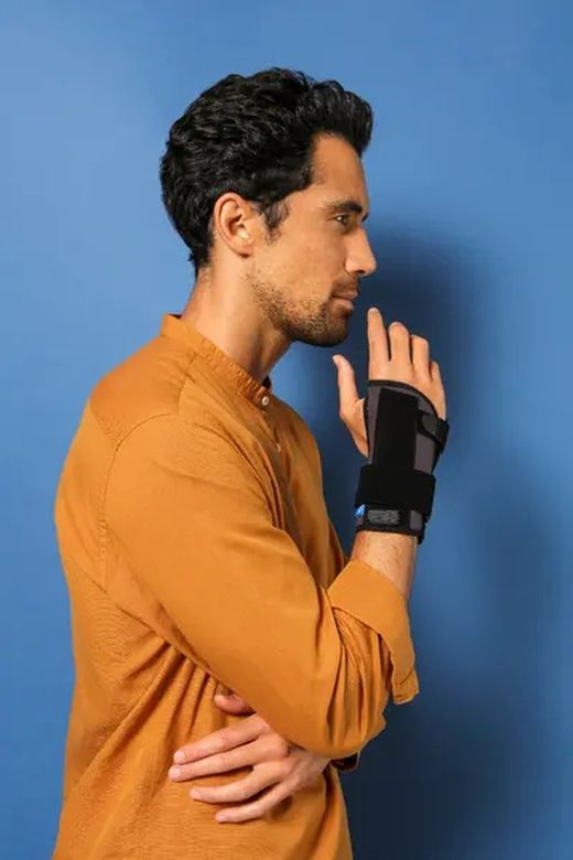 Thuasne Dynastab Dual Stabilizing Wrist Brace for Support and Recovery